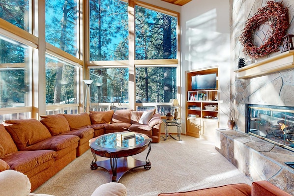 TV, fireplace - Elegant home with pool, private hot tub, game room, deck & SHARC passes (Sunriver)