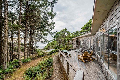 Impeccable oceanview home with private beach access & large deck