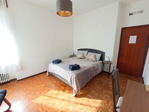 1 chambre, bureau, Wi-Fi, draps fournis
