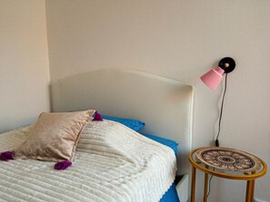 1 bedroom, desk, WiFi, bed sheets