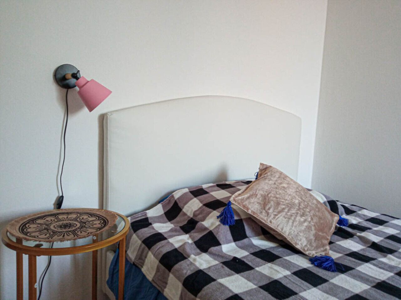 1 camera, una scrivania, Wi-Fi, lenzuola