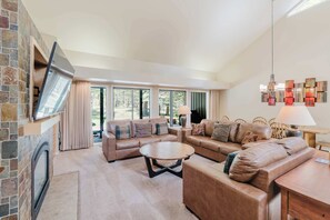 TV, fireplace, offices - Beautiful Home withPrivate Hot Tub, Deck, Gas Fireplace, and SHARC Passes (Sunriver)