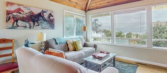 Elegant home with stunning ocean views & dog friendly