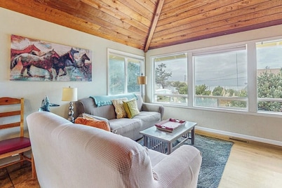 Elegant home with stunning ocean views & dog friendly
