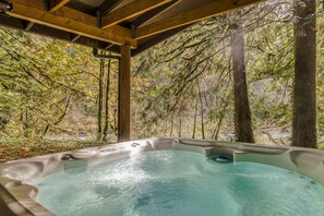 Tina de hidromasaje al aire libre