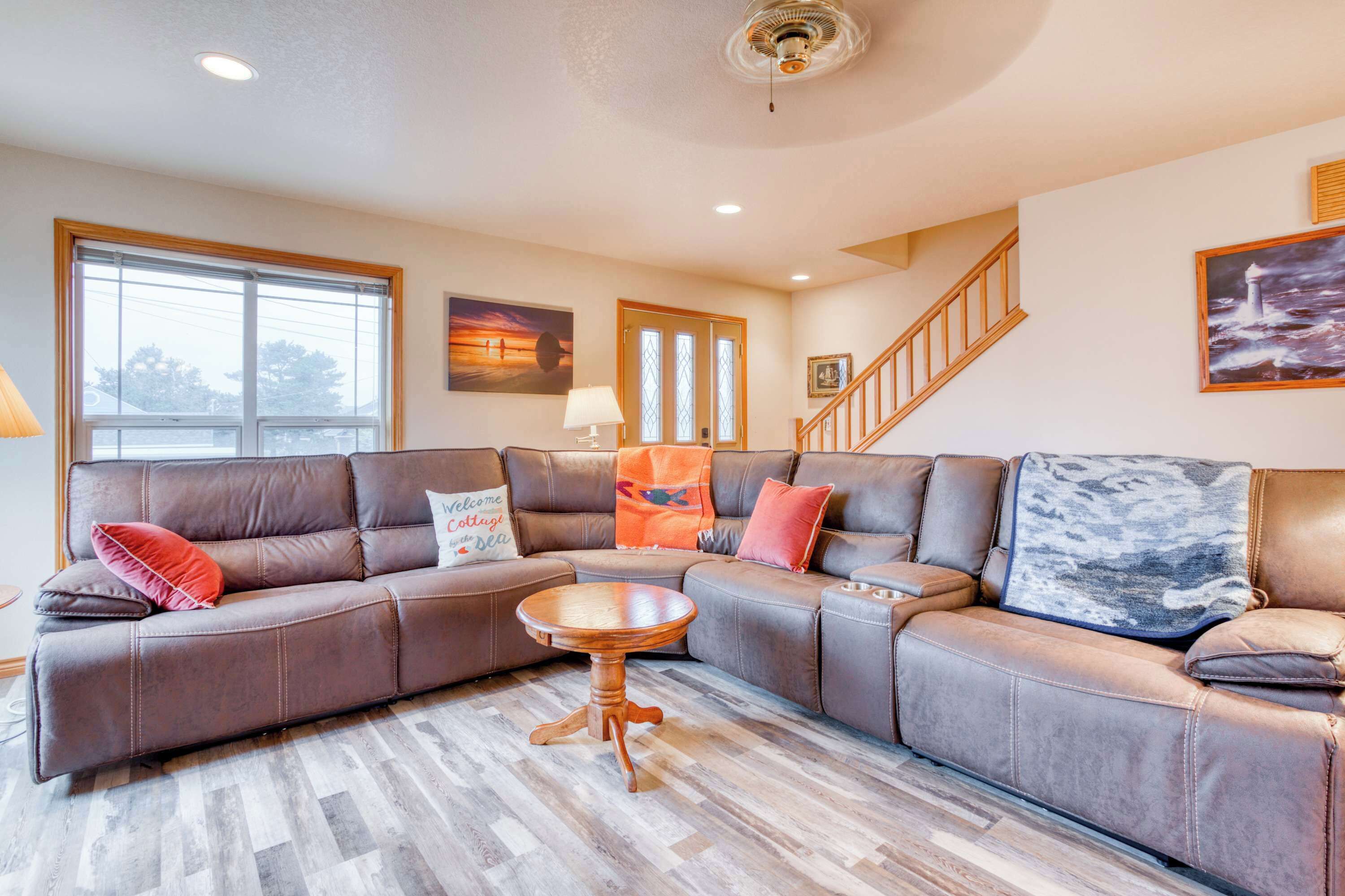 Dog-friendly House Near The Beach With Spectacular Views And Pool Table - Cannon Beach, OR