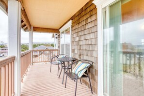 Property grounds - Dog-friendly house near the beach with spectacular views and pool table (Seaside)