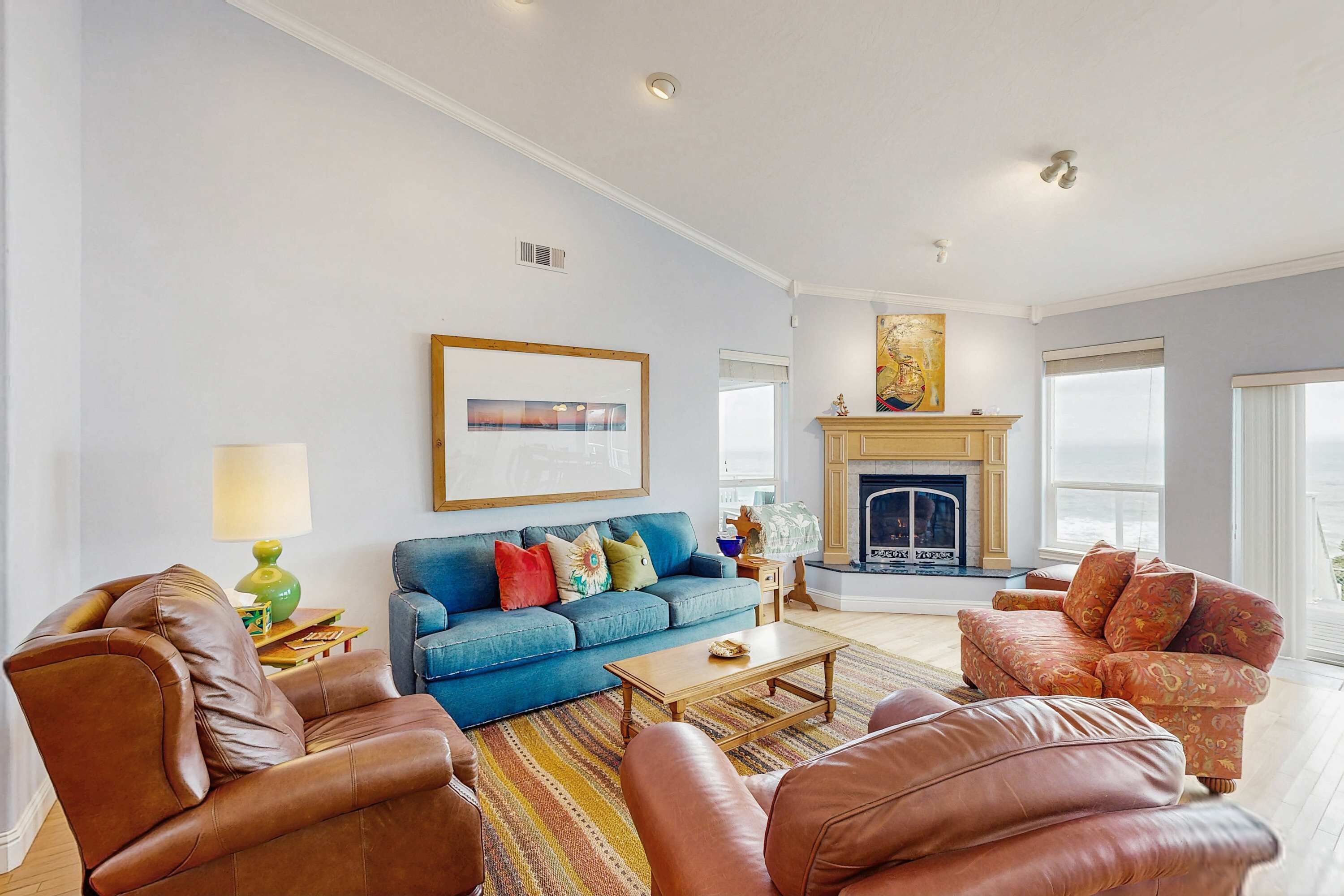 Oceanfront Home With Outdoor Dining, Wifi, Fireplace, Gas Grill, Washer & Dryer - Brookings, OR