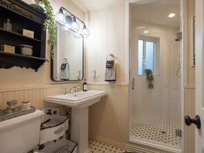 Shower, towels - Big Bear Cabin w/ Hot Tub, Views, Deck & Firepit (Big Bear Lake)