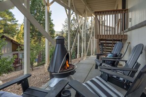 Terrace/patio - Big Bear Cabin w/ Hot Tub, Views, Deck & Firepit (Big Bear Lake)