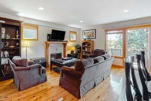 TV, fireplace, offices
