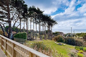 Property grounds - Spacious home with stunning ocean views, hot tub, shuffleboard, air hockey, WiFi (Waldport)