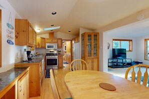 Fridge, microwave, oven, stovetop - Mountain view home in an oceanfront community above Whaleshead Beach (Brookings)