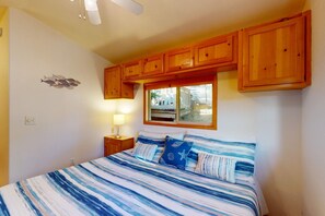 2 habitaciones, tabla de planchar con plancha, cuna de viaje y wifi 