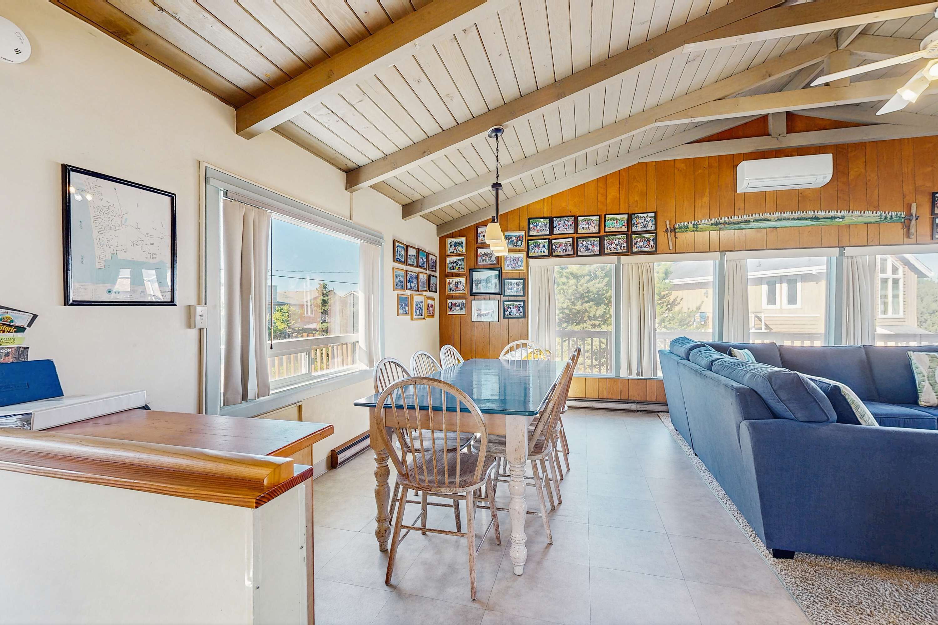 Dog-friendly Home With Electric Fireplace, Enclosed Yard, Deck, Beach Access - Manzanita