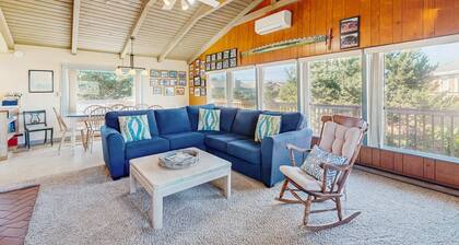 Dog-friendly home with electric fireplace, enclosed yard, deck, beach access