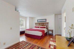 4 habitaciones, tabla de planchar con plancha, cuna de viaje y wifi 