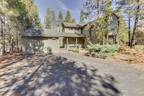 Exterior - Family-Friendly Home with SHARC Passes & Private Hot Tub (Sunriver)