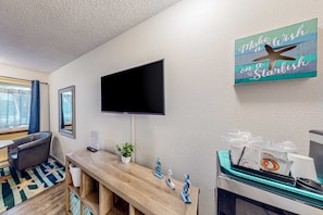 Interior - Perfect beach room with fast WiFI - walk to Old Town shops & eateries (Bandon)