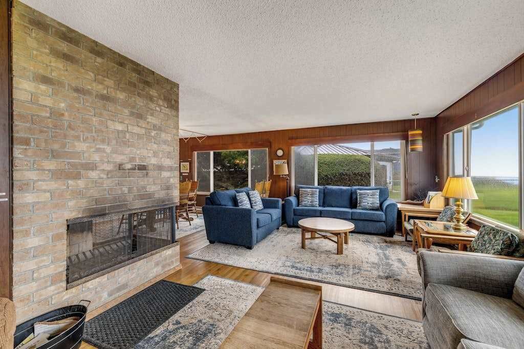 TV, fireplace, DVD player, offices