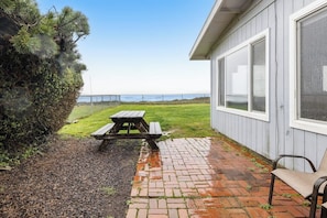 Outdoor dining - Vintage home with ocean views, private path to shore & fenced dog-friendly yard (Waldport)