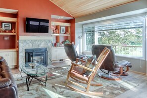 TV, fireplace, DVD player, offices