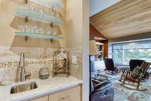 Interior - Refined golf course resort home on the fairway with a private hot tub (Eagle Crest)