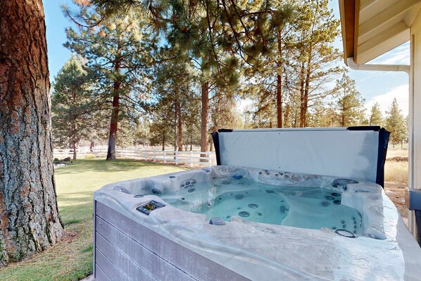 Outdoor spa tub - Tree-lined retreat with a hot tub, grill, game room, & W/D - mountain views (Sisters)