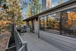 Terrace/patio - Inviting home with deck, gas grill, hot tub, pools, and SHARC passes (Sunriver)