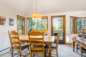 Dining - Inviting home with deck, gas grill, hot tub, pools, and SHARC passes (Sunriver)