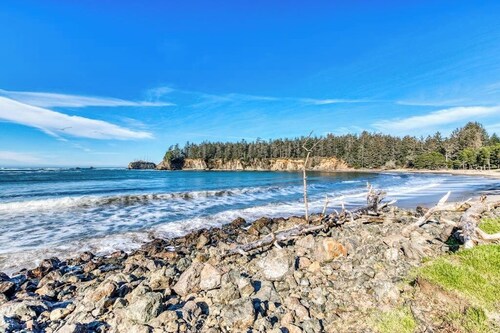 Cute Waterfront Cottage with Private washer&dryer & Wonderful Views of the Bay