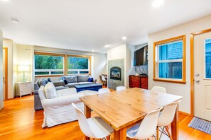 Interior - Relaxing dog-friendly home with patio & spacious living area MCA #439 (Manzanita)