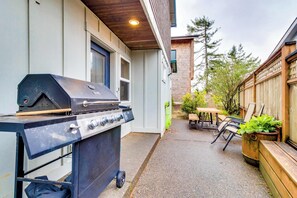 Outdoor dining - Relaxing dog-friendly home with patio & spacious living area MCA #439 (Manzanita)