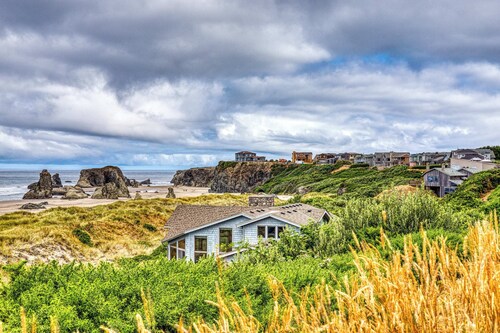 Dog-friendly oceanfront home on a bluff with spectacular views