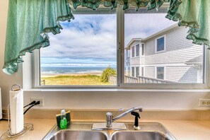 Interior - Dog-friendly oceanfront home on a bluff with spectacular views (Bandon)