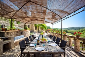 Outdoor dining - Holiday Villa Beauty Mallorca Bridge (IB)