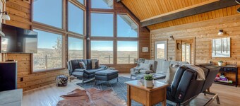 Dog-friendly, 2-level gorge view home with hot tub, lovely deck, central AC, W/D