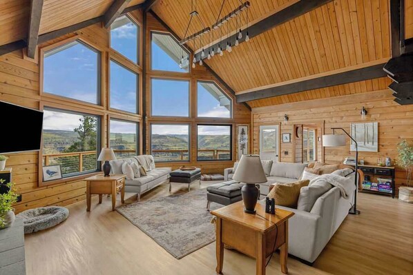 TV, fireplace, offices
