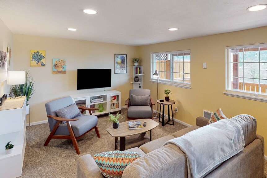Full Duplex With Patio-deck, Mountain Views, Washer&dryer, Dogs Allowed - Eugene, OR