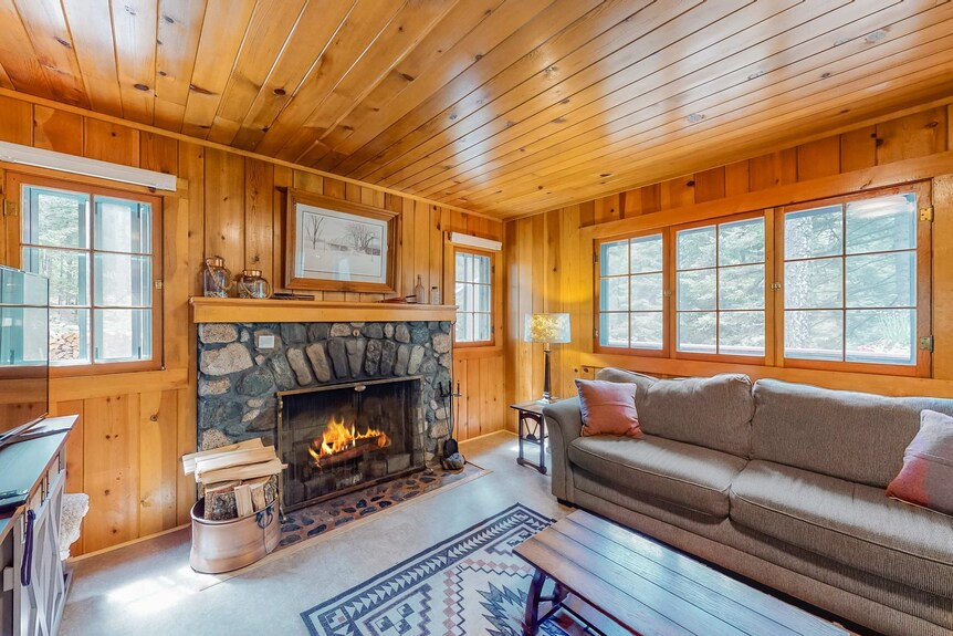 Open And Attractive House Close To The Lake W/free Wifi & Wood-burning Fireplace - Wallowa Lake, OR