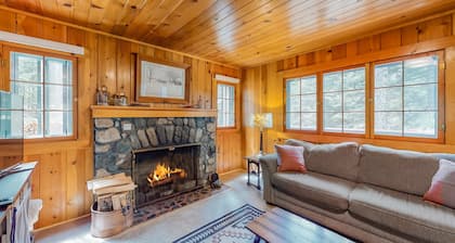 Open and Attractive House Close to the Lake w/Free WiFi & Wood-Burning Fireplace