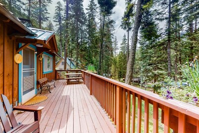 Open and Attractive House Close to the Lake w/Free WiFi & Wood-Burning Fireplace
