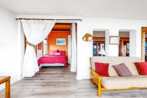 5 chambres, fer et planche à repasser, Wi-Fi, draps fournis