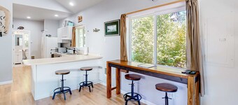 Private, quiet, dog-friendly home with firepit, quarter mile from Heceta Beach