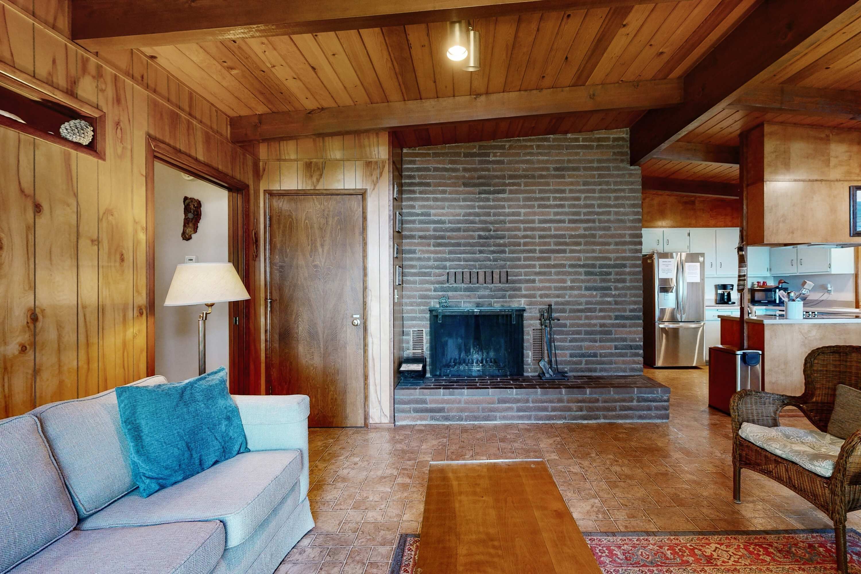 TV, fireplace, offices