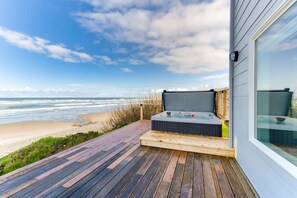 Terrace/patio - Oceanfront, dog-friendly gem with Castle Rock view, hot tub & beach access (Arch Cape)