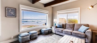 Oceanfront, dog-friendly gem with Castle Rock view, hot tub & beach access
