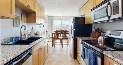 Dog-friendly condo by the beach & close to downtown with river views