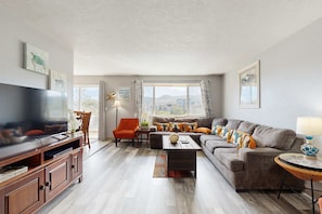 TV, fireplace, DVD player, offices - Dog-friendly condo by the beach & close to downtown with river views (Seaside)
