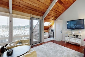 TV, fireplace, offices